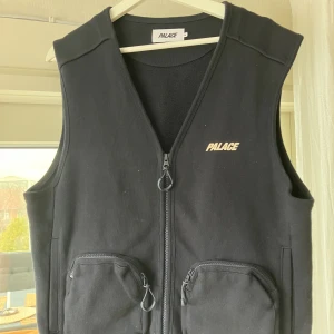 Palace Väst - Palace väst i storlek M 