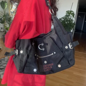 George Gina & Lucy  - använd väska från tidigt 2000-tal men i fint skick, modellen heter popalicious