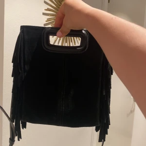 Suuperfin maje väska!!💓⭐️🥰 - Funderar på att sälja min gulliga maje väska! Ganska väl använd men ändå i fint skick❤️Köp direkt för 1800! Kan definitivt diskutera priset men tar inte emot bud under 1000🥰Köparen står för frakten❤️!Säljer då jag vill köpa en annan väska💖