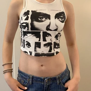 Topp - Skit coolt y2k inspirerat linne.  Knappt använt🤩