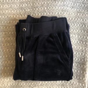 Juicy byxor marinblå !! - Så fina❤️