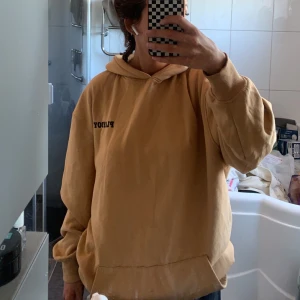 Playboy hoodie - Skit snygg Playboy hoodie i storlek 32 som är jätte oversized 