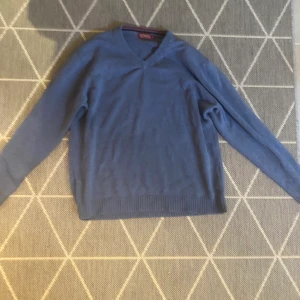 pullover  - fin blå pullover. så skönt material 