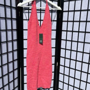 Rosa sommar klänning - Aldrig använd, prislapp kvar :)