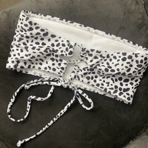 bandeau bikini🫶🏻 - Super söt bikini från shein i stl xs, knappt använd och säljer då den är för liten 💞