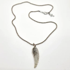 Handgjort halsband  - Material-kedja-rostfritt stål, zinklegeringar. Nickel fri. Längd: 22cm. Hängsmycke-4cm [Frakt 15kr]Halsband tål inte vatten och är känsliga mot fukt.