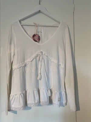 Blus Odd Molly NY - Vit blus från Odd Molly, helt ny med lappar kvar. Storlek S/1 