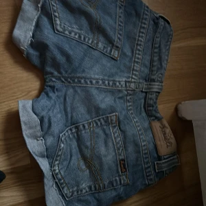 shorts  - jätte snygg shorts köpa på loppis tyvär lite för små. perfekta till sommarn!