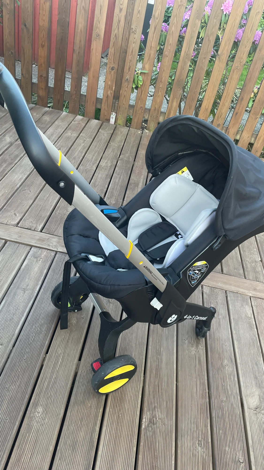 Barnvagn/ bilbarnstol 