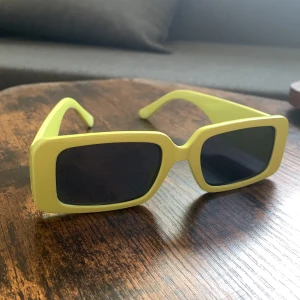 Snygga brillor - Snygga gröna brillor som används 1-2 gnr.💚