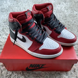 Jordan 1 - Jordan 1 high satin snake, använda en gång, nypris 2000 mitt pris 800