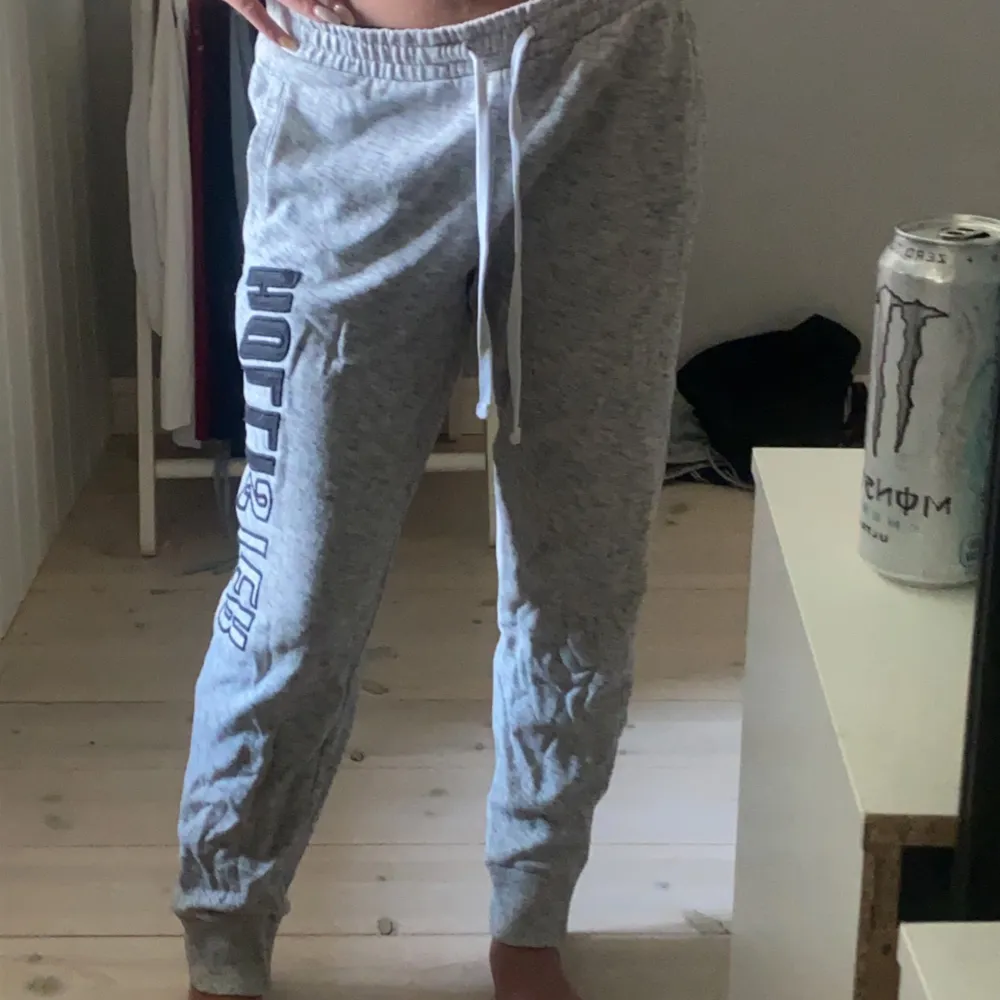 Använd ett fåtal gånger men kommer inte till användning längre💕. Jeans & Byxor.