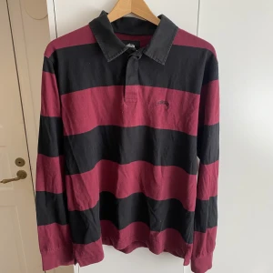 Stussy piké  - Snygg randig polo från stussy