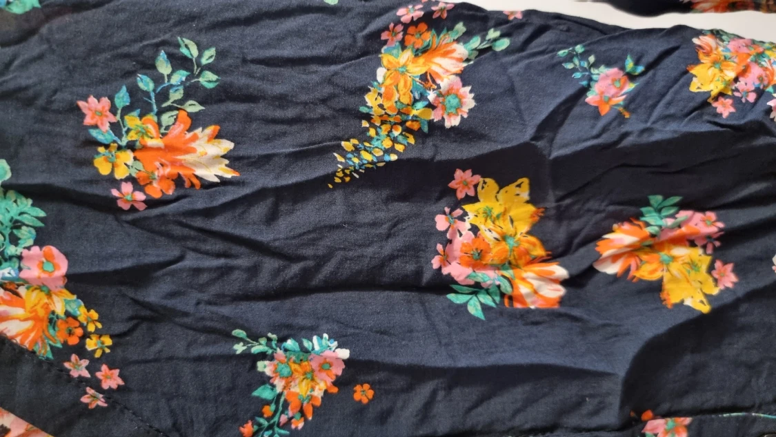 Blommig blus från Mango - 90