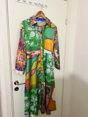 En klänning  - En fin sommarklänning. Köparen står för frakt!