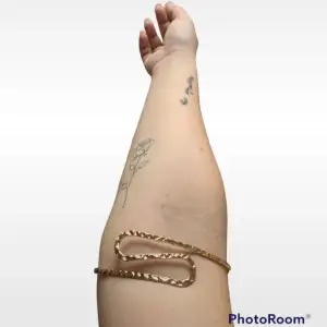 💛Mycket snyggt arm cuff  💛kan användas på olika stil 💛 Flera bilder/frågor skriv till mig  💛 Köpte från secondhand butik 