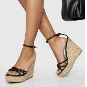 Klackskor  - Säljer dessa as snygga kilklackar då de tyvärr inte kommit till användning! 🔆 endast testade