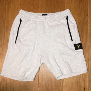 Lyle & scott shorts - Lyle & scott shorts helt nya, jätte bra skick, kan diskutera pris, öppen för byten 