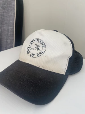 One of one keps - Ganska använd keps, finns inte att få tag på längre, har ni frågor är de bara att skriva.