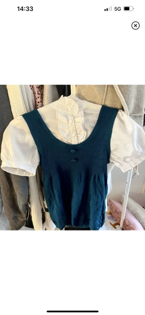 Vintage blus - Supersöt & unik vintage blus från sellpy i strl 34! Från märket future generation💘 går inte att få tag på nånstans!!🥰 har tyvärr INGA bilder med den på 🤍