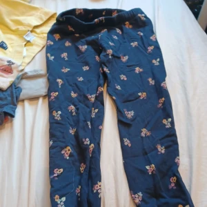 Mjukis byxor  - Köba blommiga byxor 