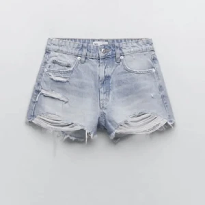 Zara jeansshorts  - Säljer mina Gina jeans shorts då jag har 2 likadana par, endast används ett fåtal tillfällen🥰