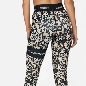 Leopard stronger  - Säljer dessa stronger tights i väldigt bra skick hör av er för egna bilder pris går att diskutera tar emot byten 🩵