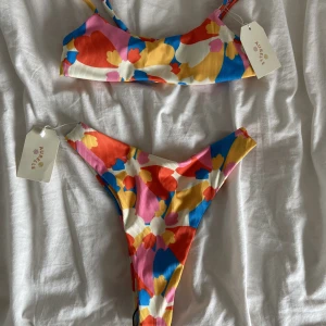 Aurelle bikini - En oanvänd bikini från Aurelle Swim med lappar kvar. Modellen är slutsåld. Nypriset var ca 480. Säljer då den är lite för stor. Men är super fin kvalitet och är jätte snygg.👍
