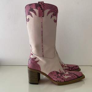 Vintage cowboy boots i äkta rosa läder