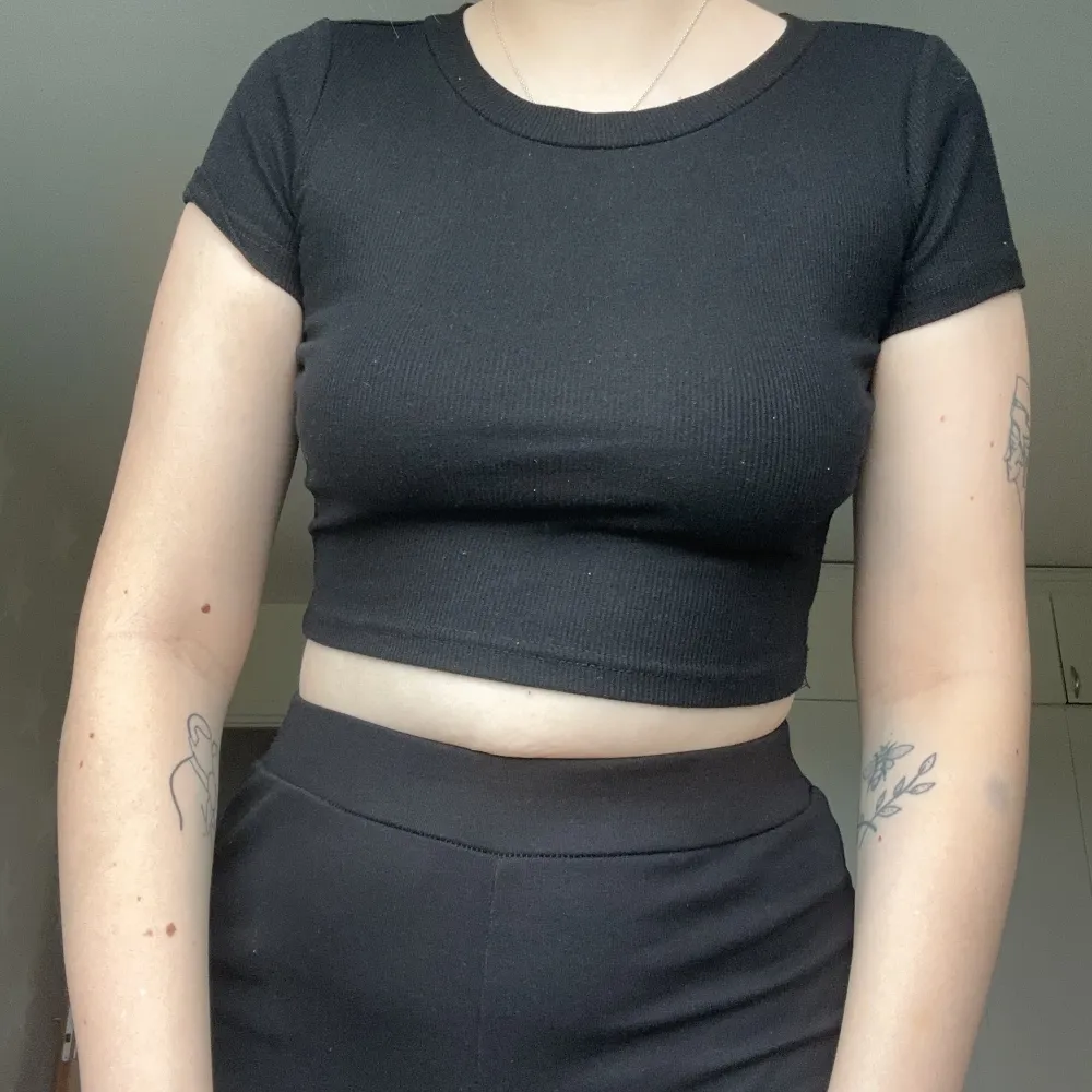 Selling 3 crop tops together, from shein in size S.. Toppar.