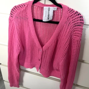 Rosa kofta - Stickad rosa kofta från Asos i storlek 36, aldrig använd