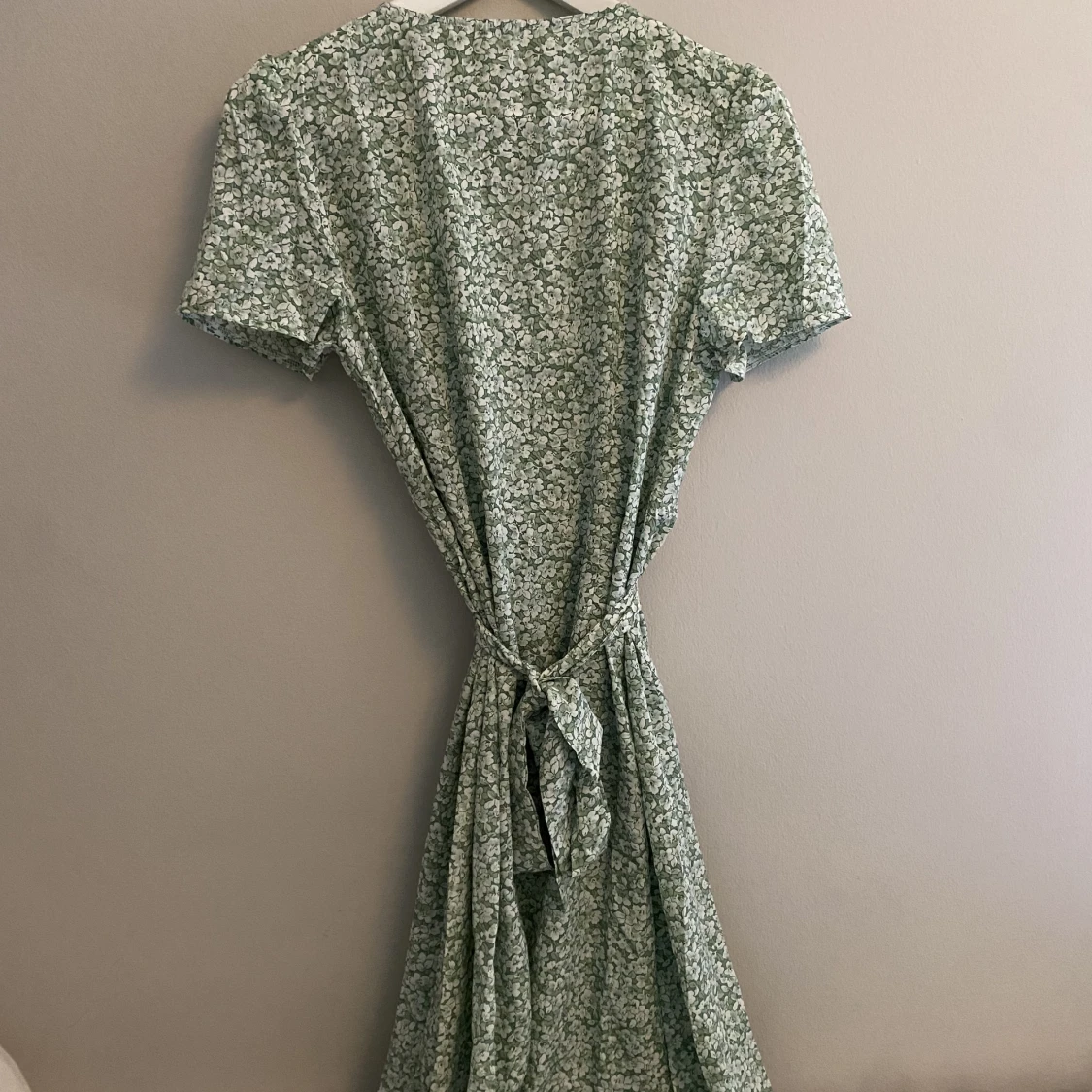 Blommig klänning - 90