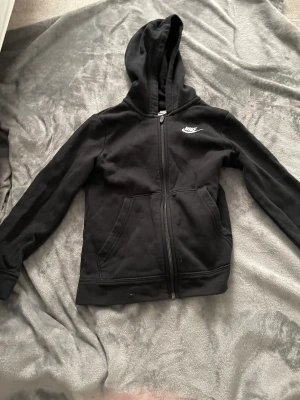 Nike tröja  - En helt vanlig Nike tröja storlek s barn 10/10 skick 