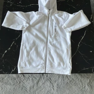 Sail Racing huvtröja  - Vit huvtröja med dragkedja 