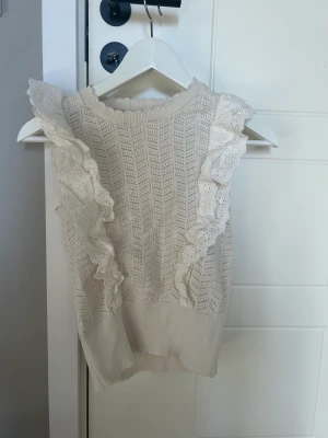 Söt blus/topp från Holly & white - Jätte söt topp från holly & white, använd 1 gång. Köpt ifrån lindex i storlek xs💕