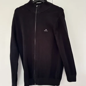 Tröja  - Gant sweatshirt i mycket bra skick  Knappt använd  