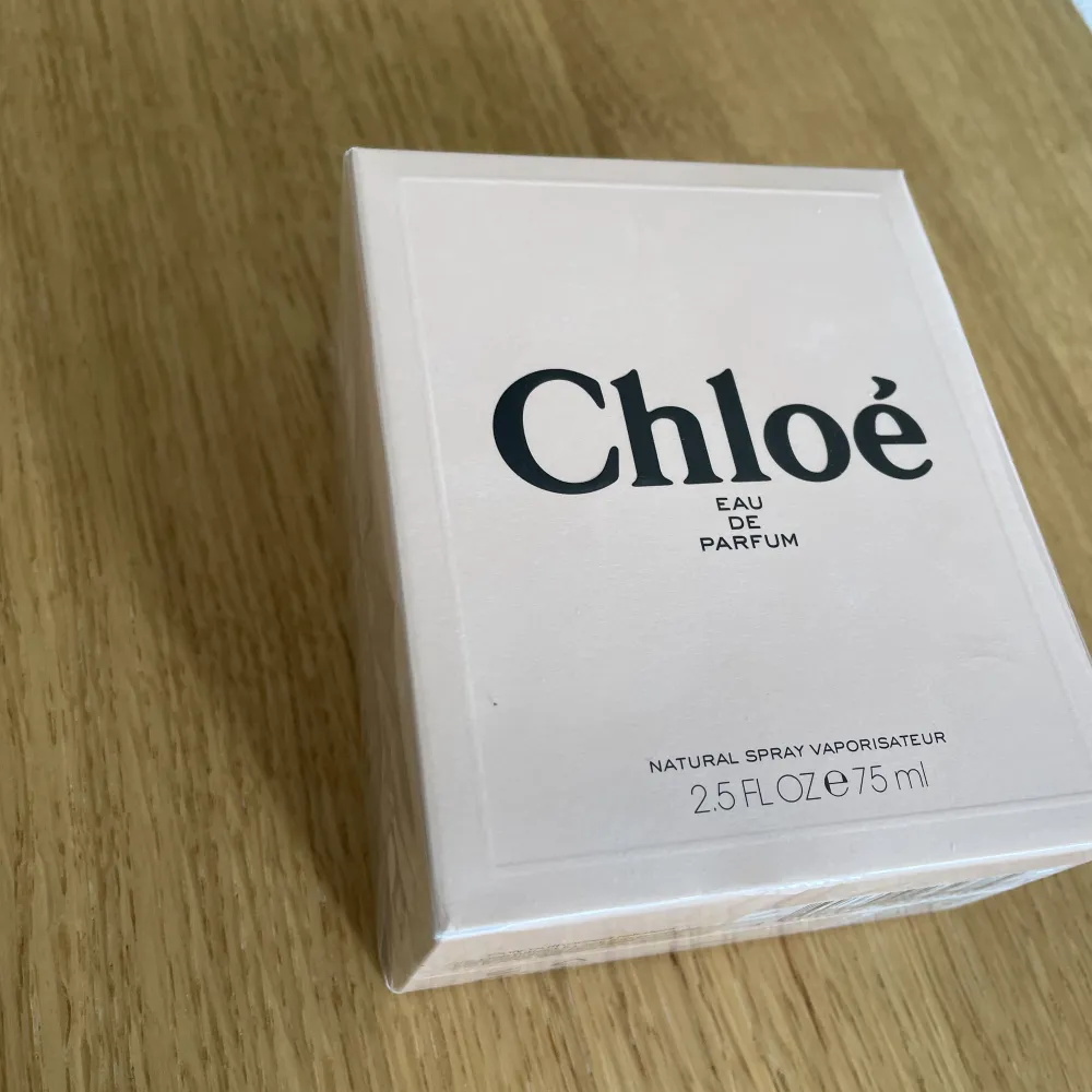 Säljer min oöppnade Chloe Signature 75ml.. Övrigt.