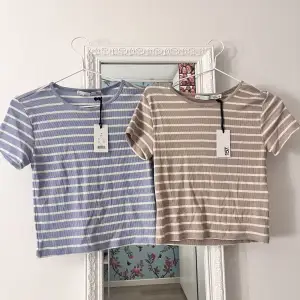 Två randiga tröjor i färgerna blå och beige från Lager 157, aldrig använda med prislappen kvar. 40 kr styck eller 60 kr för båda 💕
