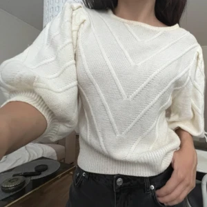 NAKD TRÖJA - Lånade bilder men storlek S. Puffig ärmar och stickad så passar perfekt nu🤍