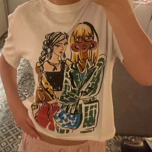 T-shirt med tryck  - Skit fin och använd en gång. 