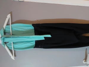 Kostem överallt  - Den passar för barn storlek 170. Jätte snyggt.