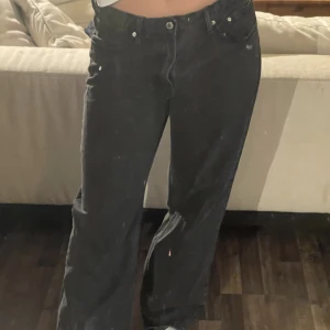 Baggy Jeans  - Från H&M, använda få antal gånger, kontakta vid frågor 🩷