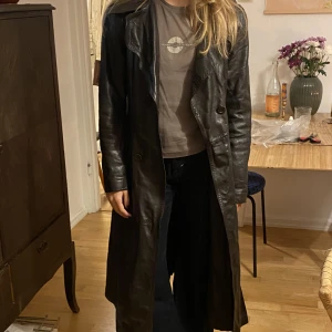 Läderkappa - Brun läderkappa med skärp!