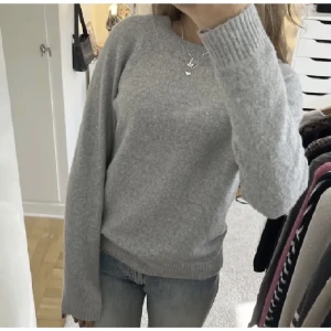 Stickad tröja  - Stickad tröja från Vero Moda! Stl S i nyskick💗 220 vid snabb affär!