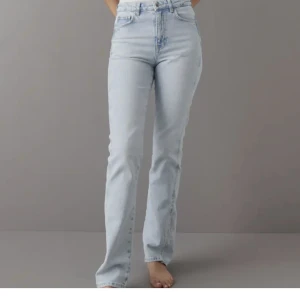 Jeans  - Säljer dessa snygga jeans från Gina tricot. Köpte av en tjej hör på plick men dom va tyvärr för små för mig! Modellen heter ” high straight tall jeans”. 