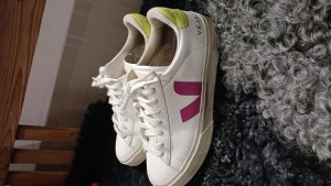 Veja strl 37  - Veja i strl 37, använda en handfull gånger 