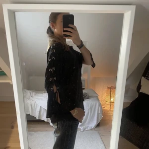  topp med snöring - Så snygg topp med snöring😍