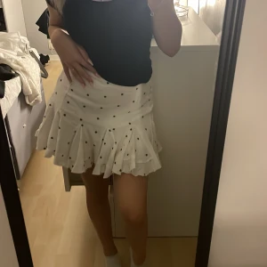 Kjol - Kjol som är använd några få gånger i storlek M