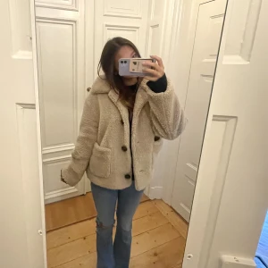 Teddy jacka⭐️ - Såå snygg teddy jacka!! perfekt nu till hösten⭐️ möts upp eller postar💕