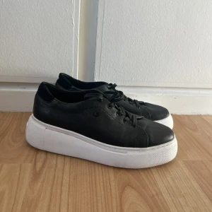 Sneakers  - Hej! Säljer mina jättefina skor från K.Cobler då de tyvärr inte kommer till användning. Använda fåtal gånger!!!❣️
